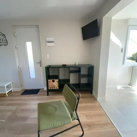 La Maison Dans Les Hauteurs De Apartment *