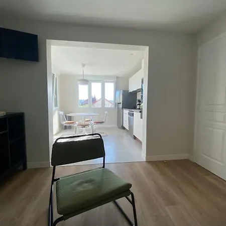 La Maison Dans Les Hauteurs De *